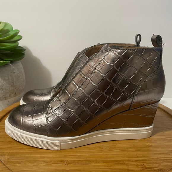 Linea Paolo Bronze Croc Embossed Leather Wedge Sneaker Sz 6.5 Sporty Chic Bootie - Picture 1 of 9